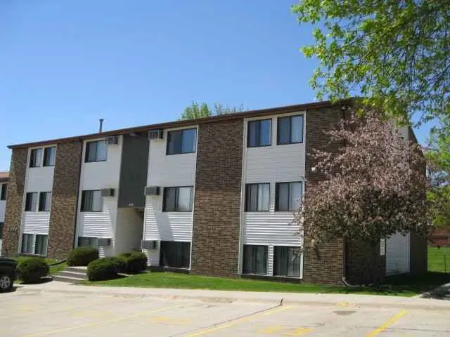 802 Benton Dr