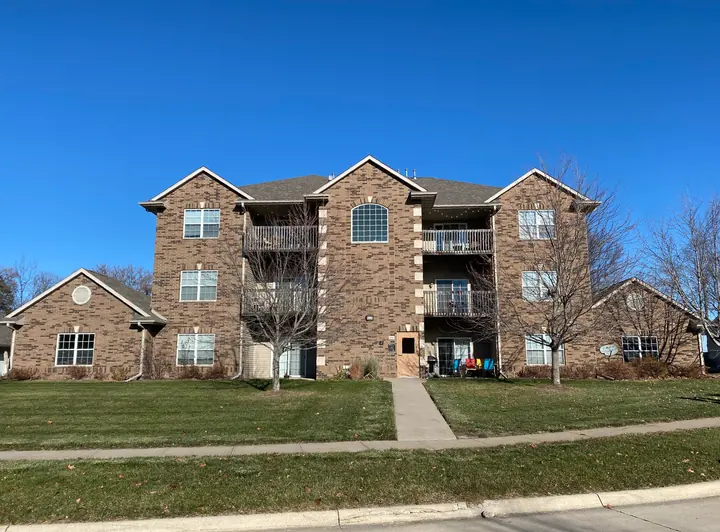 90 E Jefferson St #8